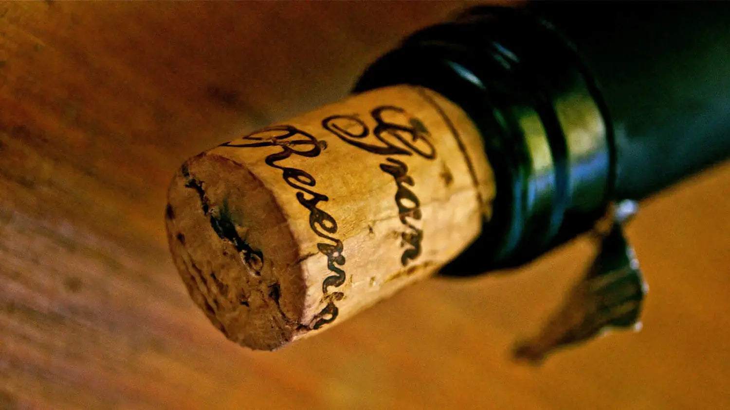 Comment ouvrir une bouteille de vin sans tire-bouchon ?